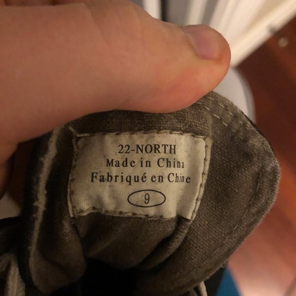 Canvas Sneakers in Womens Size 9 - Picture 8 of 8